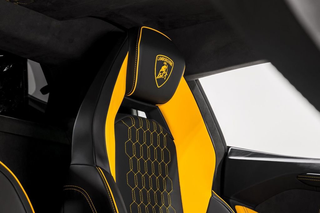 Used 2024 Lamborghini Revuelto image 34