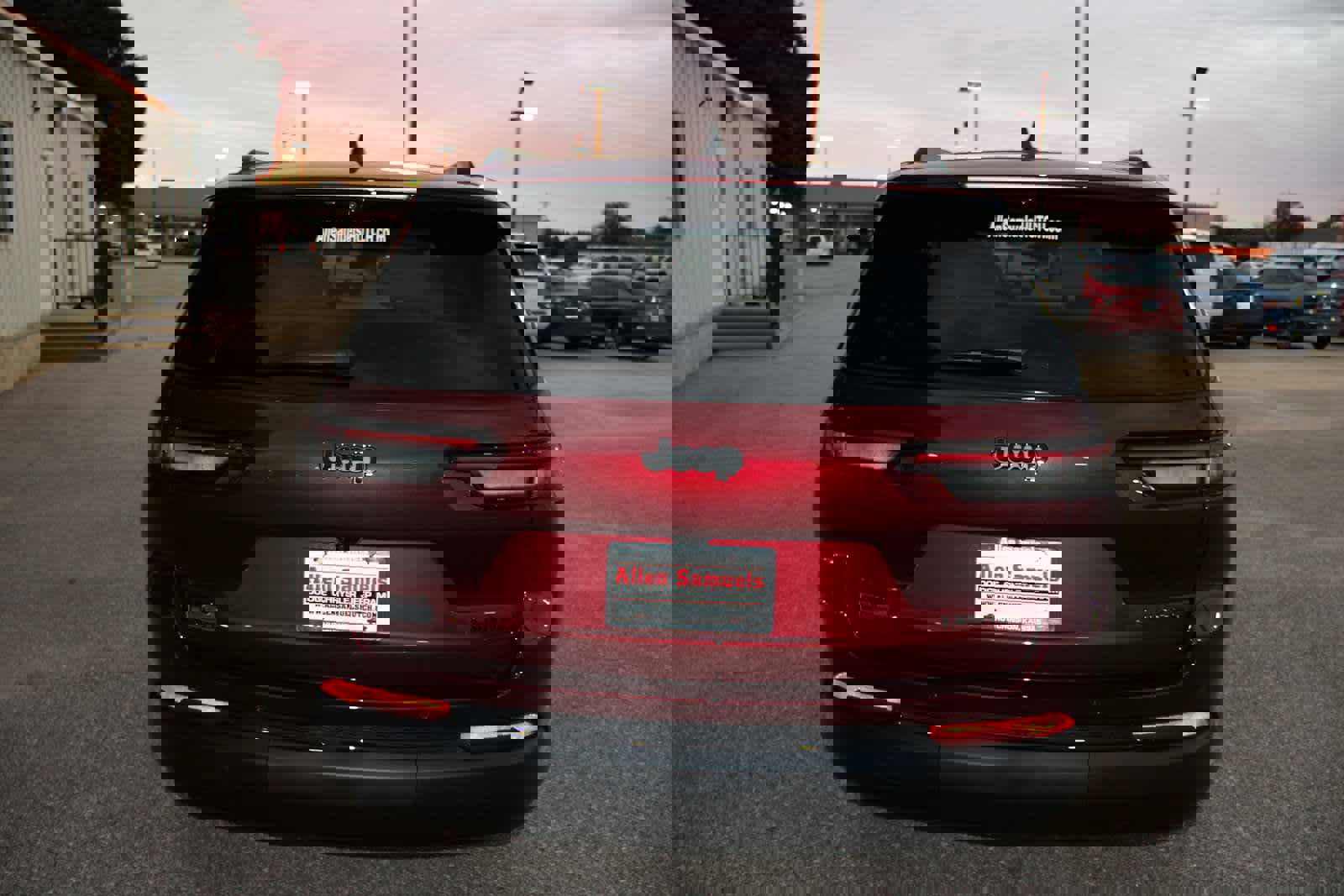 New 2025 Jeep Grand Cherokee L Limited w/ Luxury Tech Group II image 8