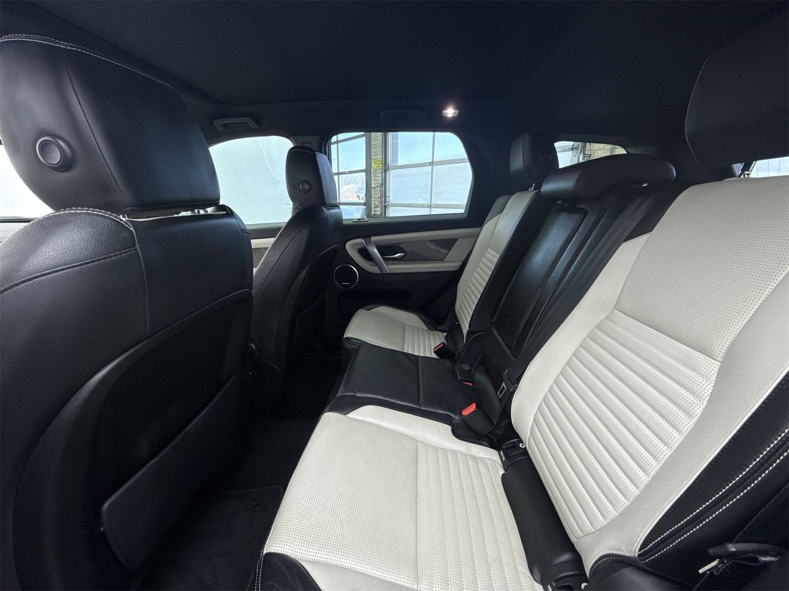 Used 2020 Land Rover Discovery Sport SE R-Dynamic image 30