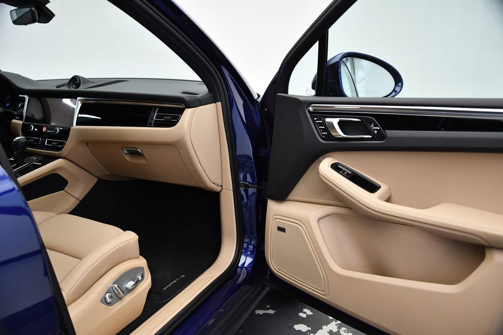 Certified 2025 Porsche Macan image 44
