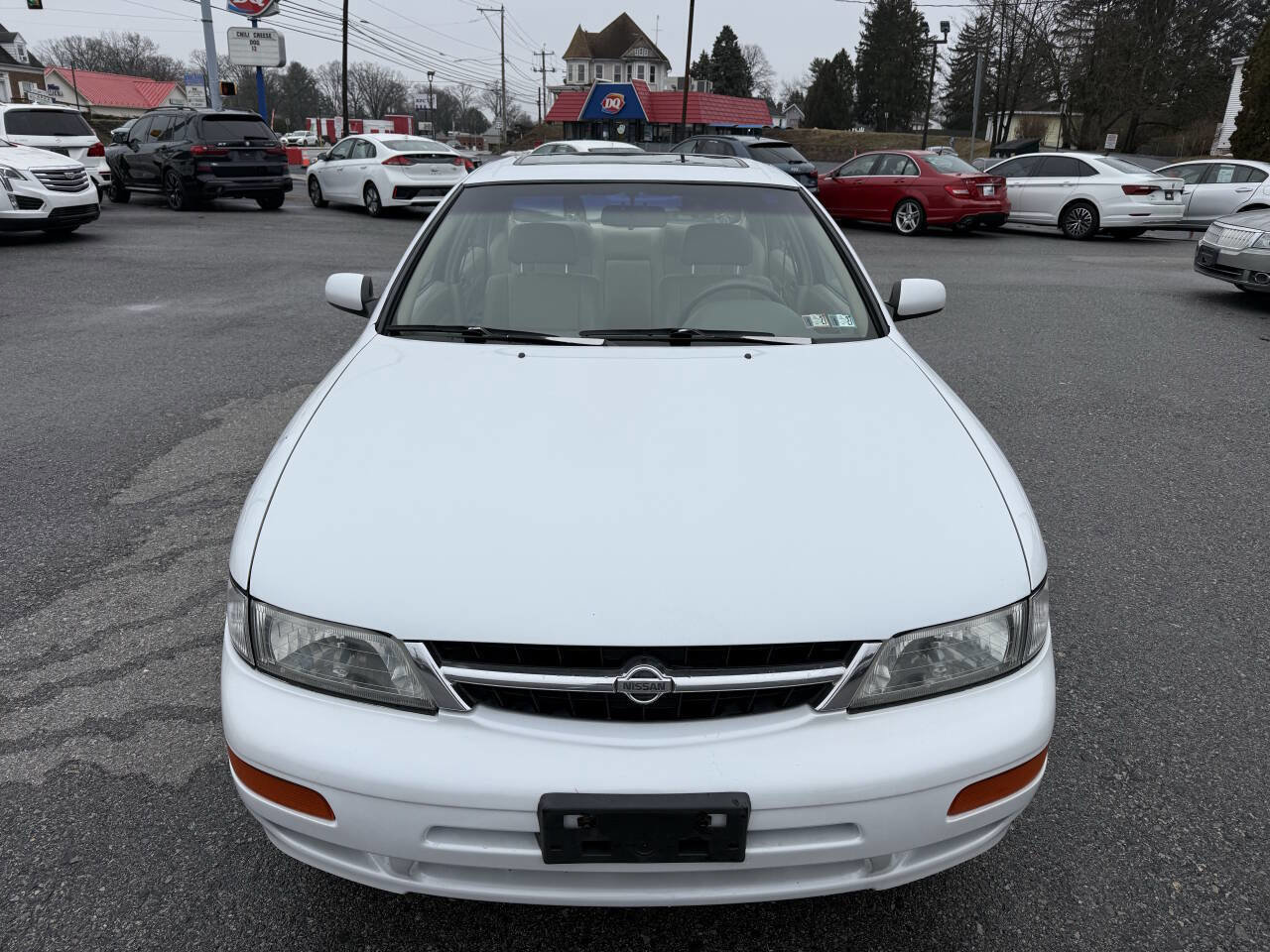 Used 1997 Nissan Maxima GLE image 2