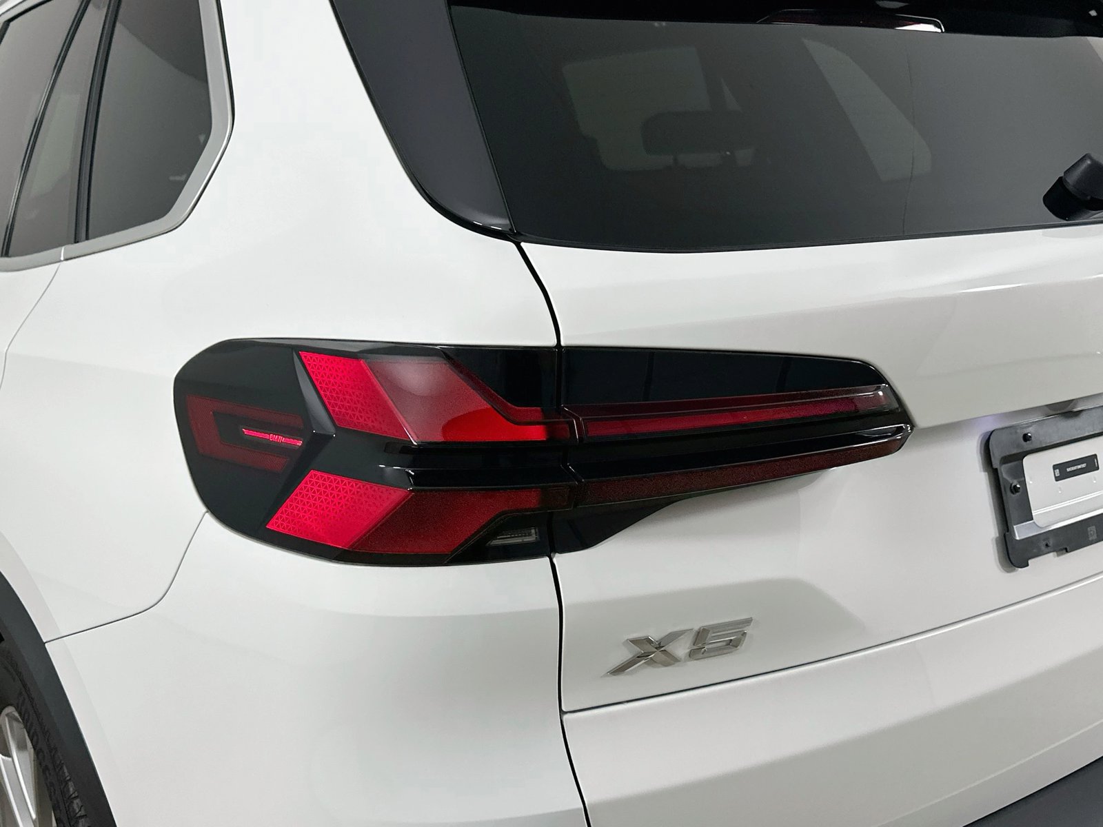 Used 2025 BMW X5 xDrive40i w/ Parking Assistance Package AWD/4WD image 12