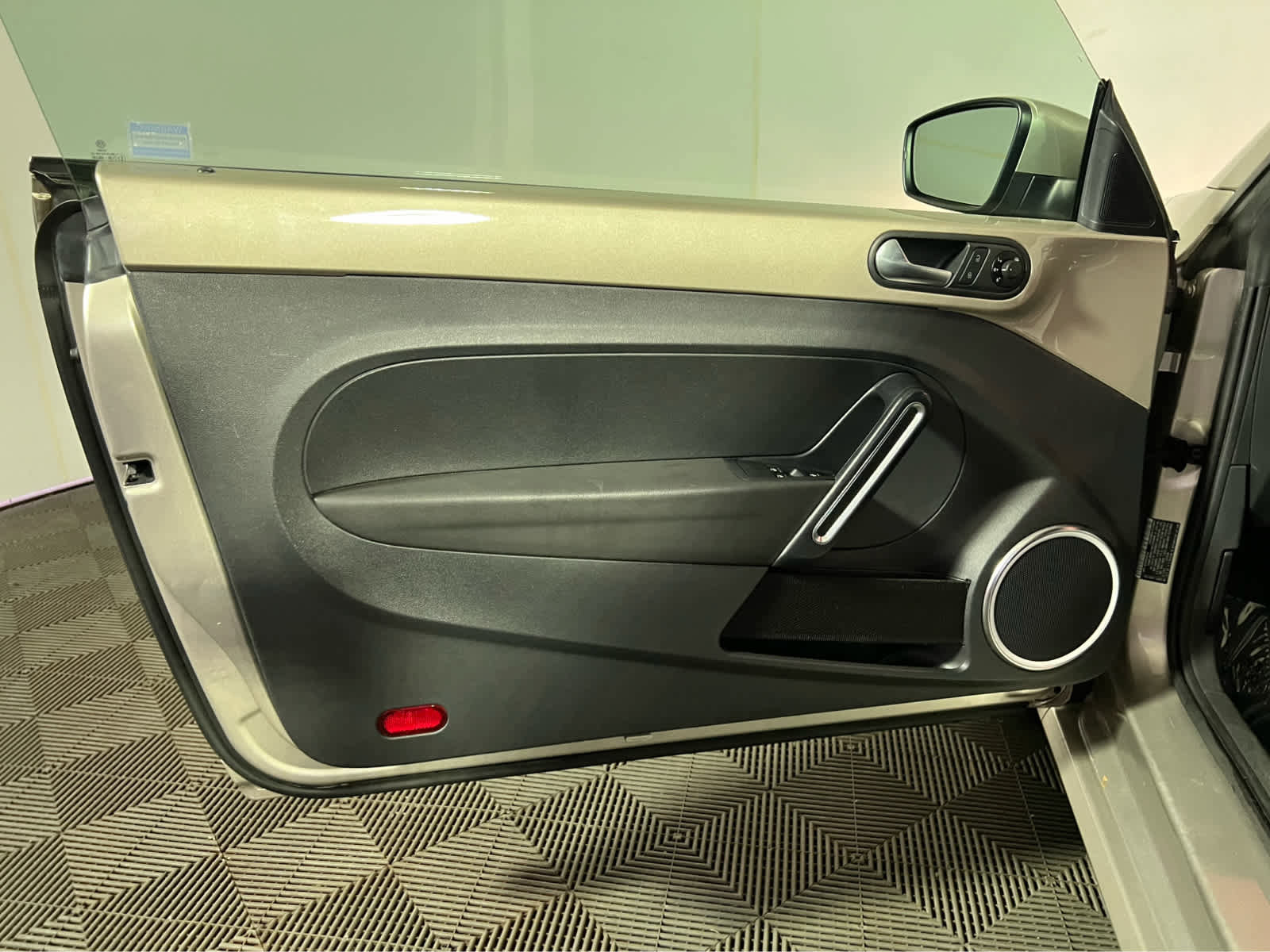 Used 2014 Volkswagen Beetle 2.5 image 18