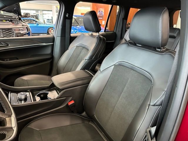 New 2026 Jeep Grand Cherokee Altitude image 24