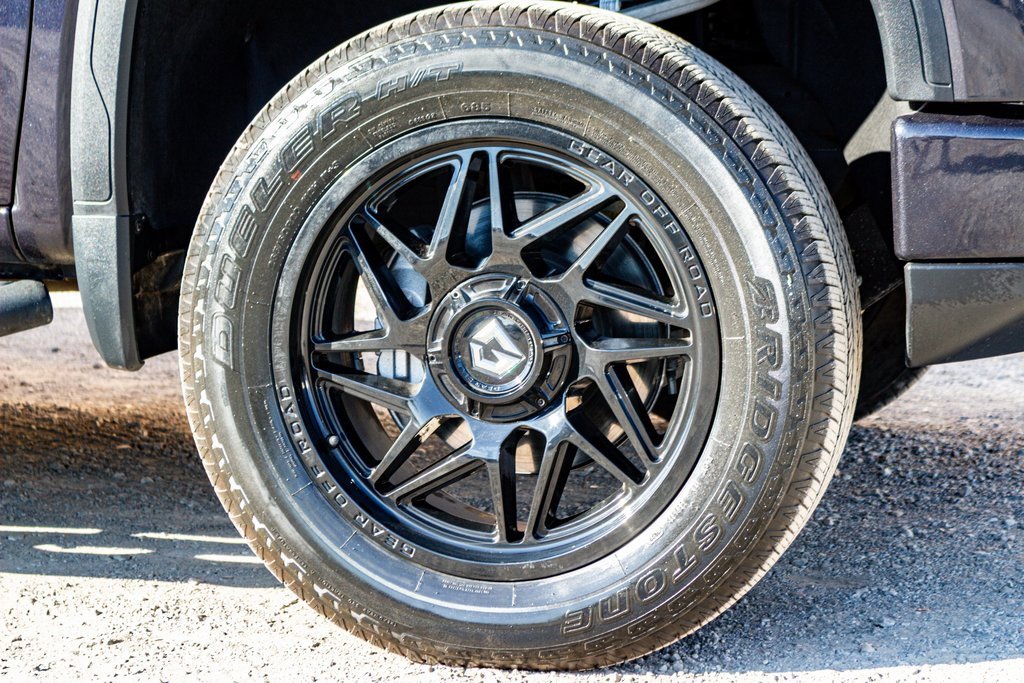 Used 2024 GMC Sierra 1500 AT4 w/ Technology Package image 10