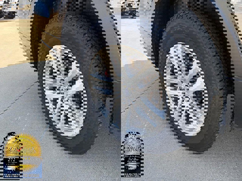 Used 2018 Ford Explorer XLT image 20