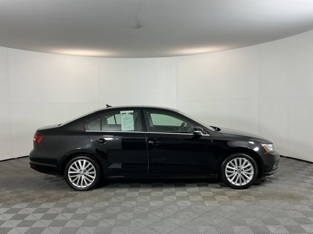 Used 2016 Volkswagen Jetta SEL w/ Lighting Package FWD image 4