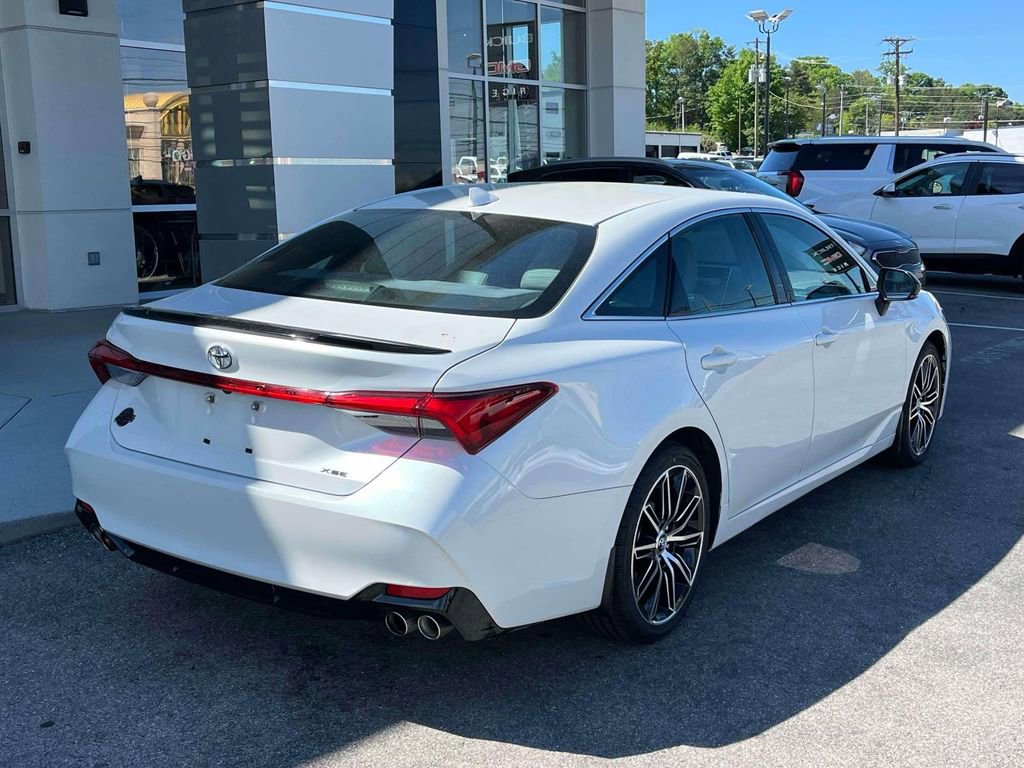 Used 2019 Toyota Avalon XSE w/ All Weather Liner Package FWD image 3
