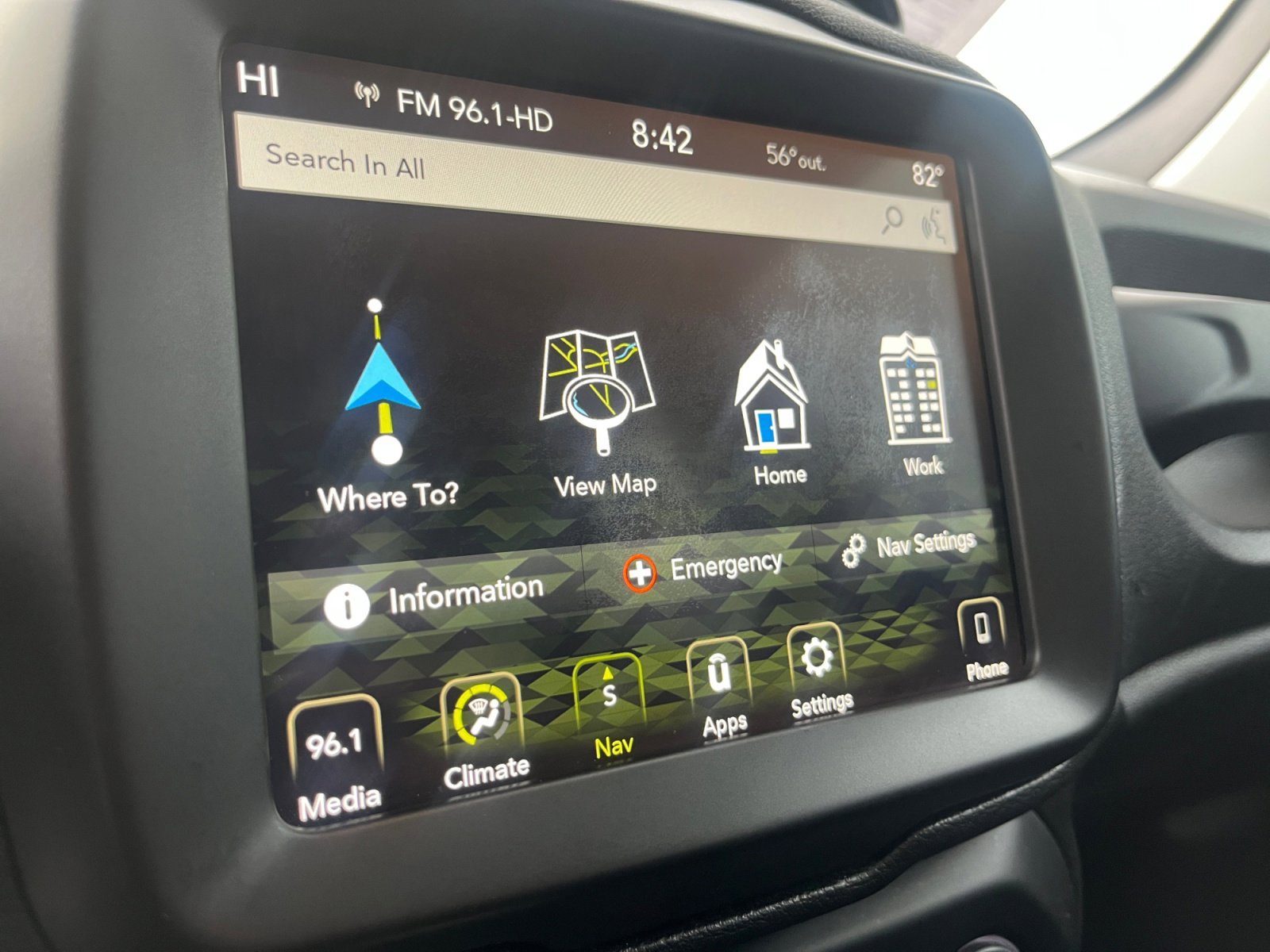 Used 2020 Jeep Renegade Latitude w/ UConnect 8.4 Nav Group image 27