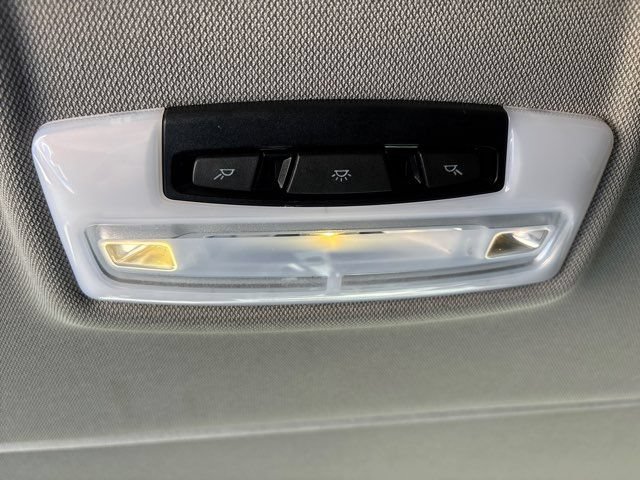 Used 2018 BMW 320i Sedan RWD image 22