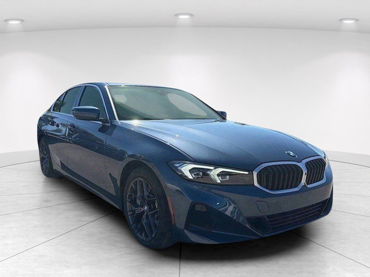 New 2025 BMW 330i Sedan w/ Convenience Package RWD image 2