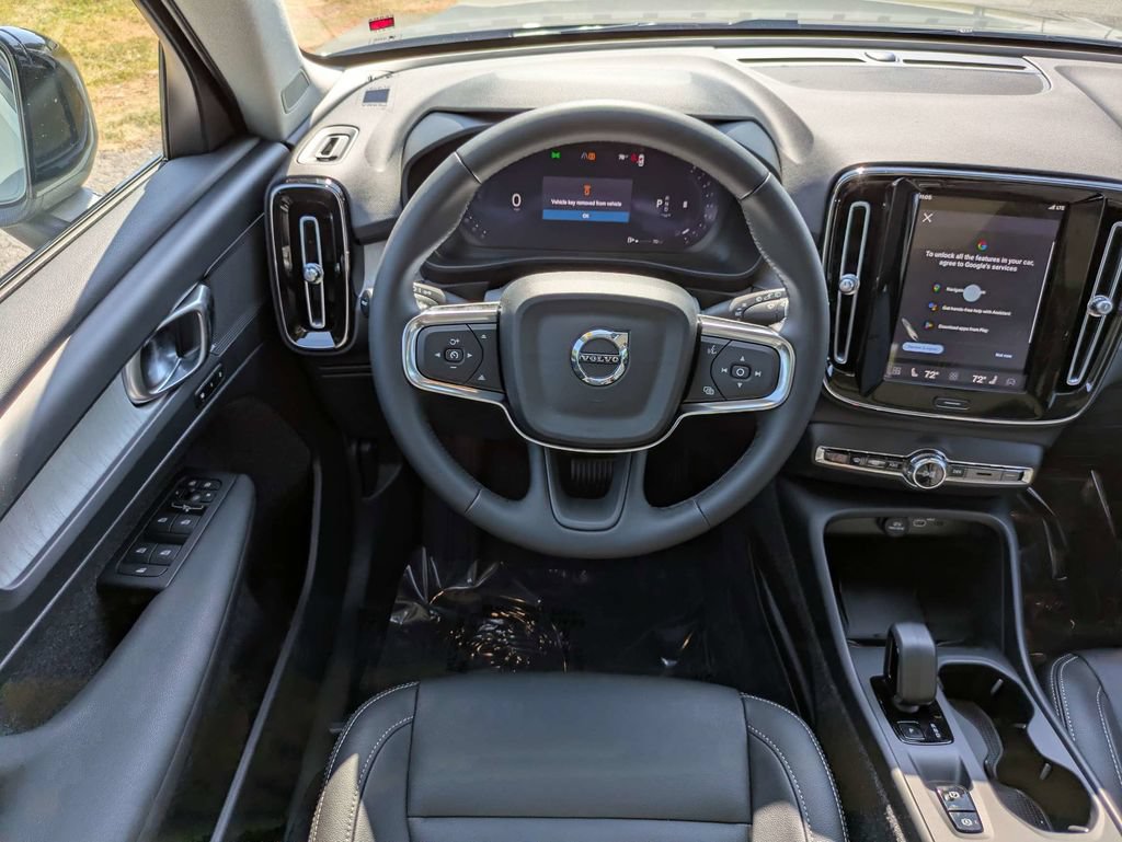 New 2026 Volvo XC40 B5 Core AWD/4WD image 17