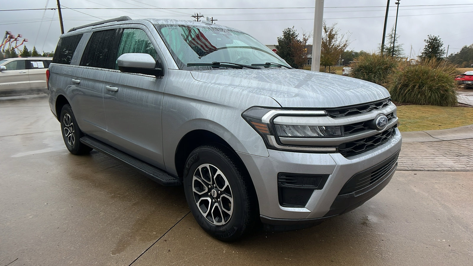 Used 2024 Ford Expedition Max XLT image 5