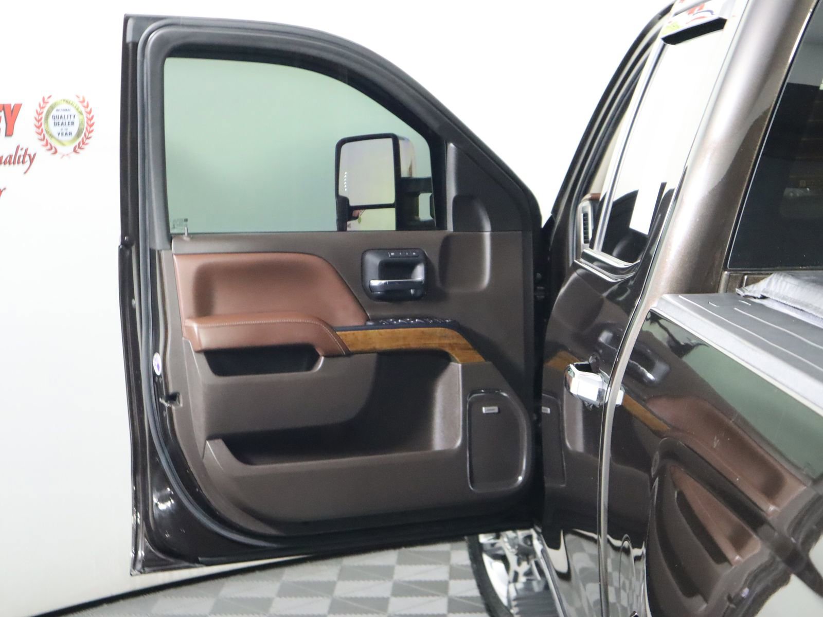 Used 2019 Chevrolet Silverado 2500 High Country w/ Duramax Plus Package AWD/4WD image 23