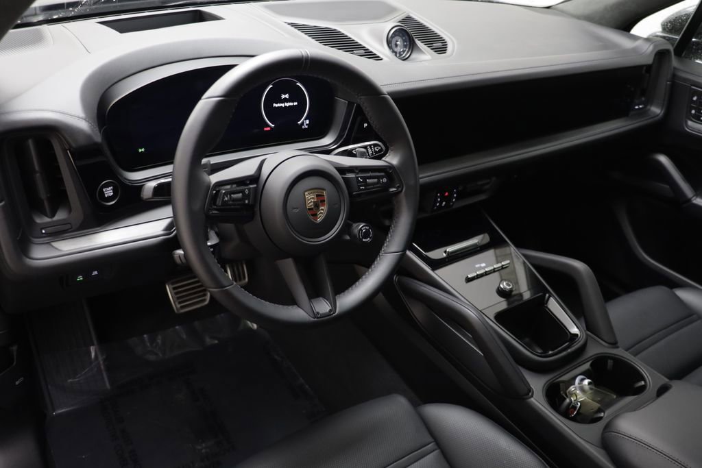 Used 2025 Porsche Cayenne GTS AWD/4WD image 6