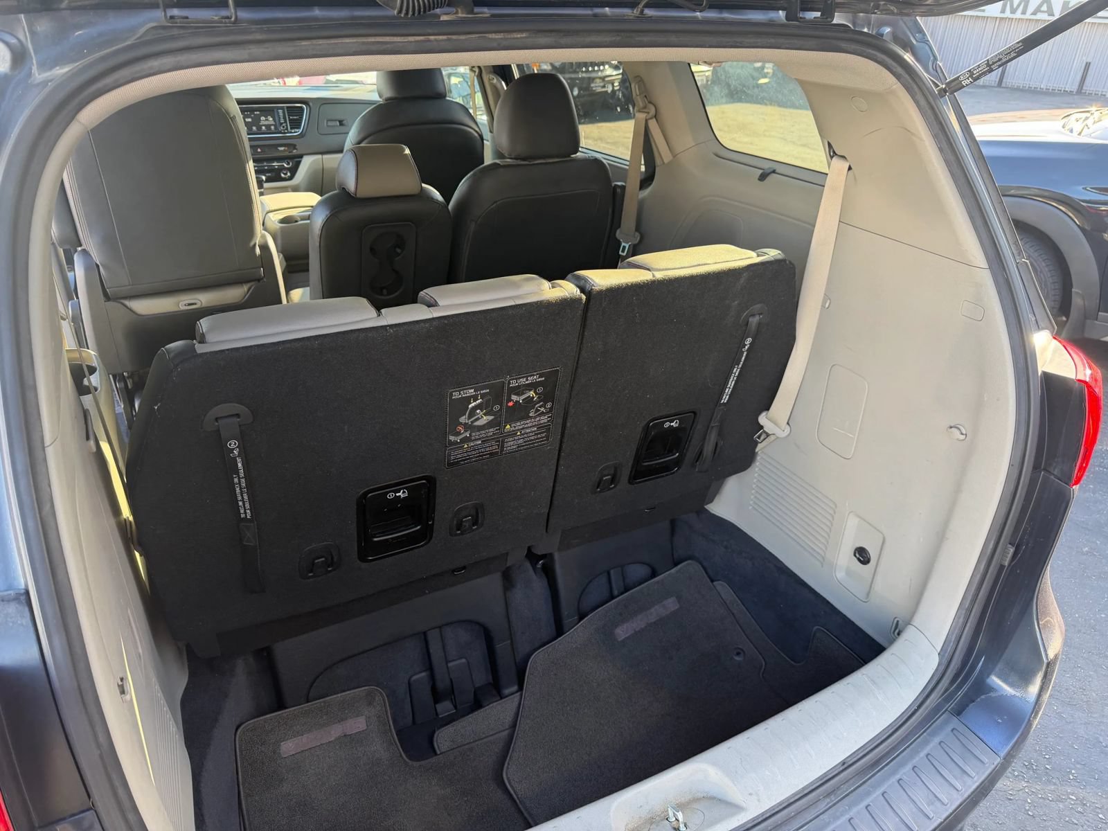 Used 2017 Kia Sedona LX w/ LX Essentials Premium Package FWD image 23