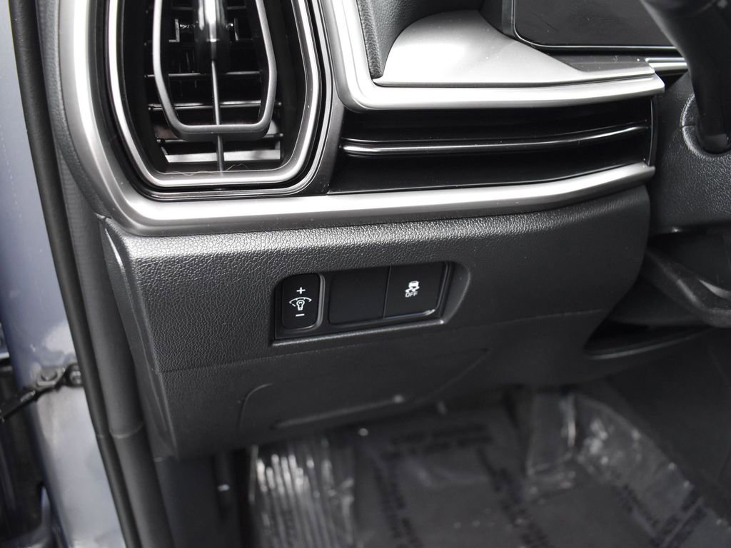 Certified 2025 Kia Sorento LX image 10