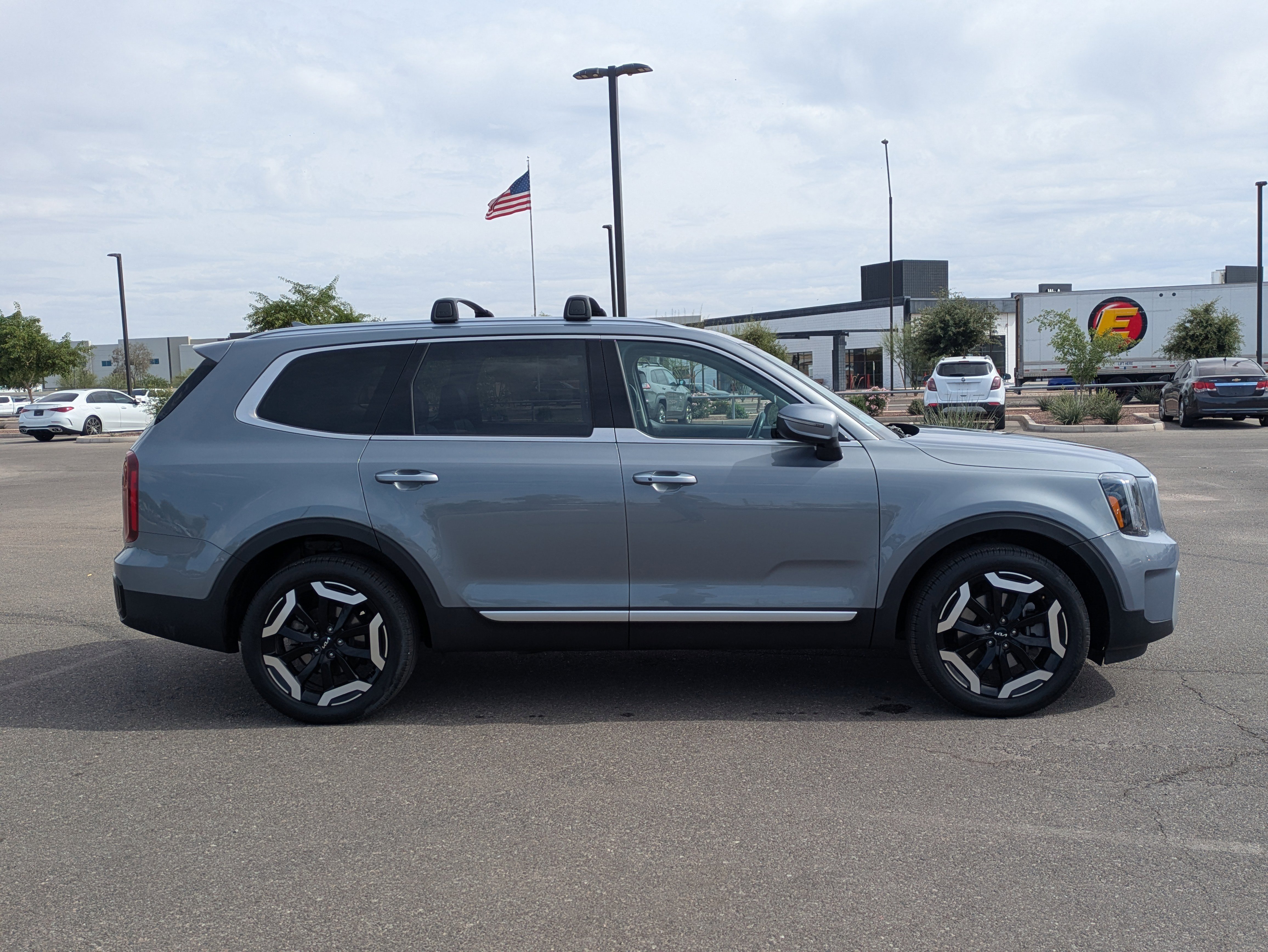 Used 2025 Kia Telluride S AWD/4WD image 6