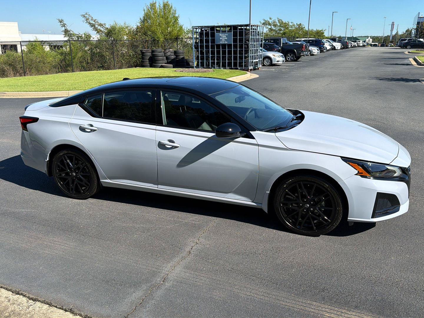 New 2026 Nissan Altima 2.5 SR w/ SR Midnight Edition Package FWD image 7