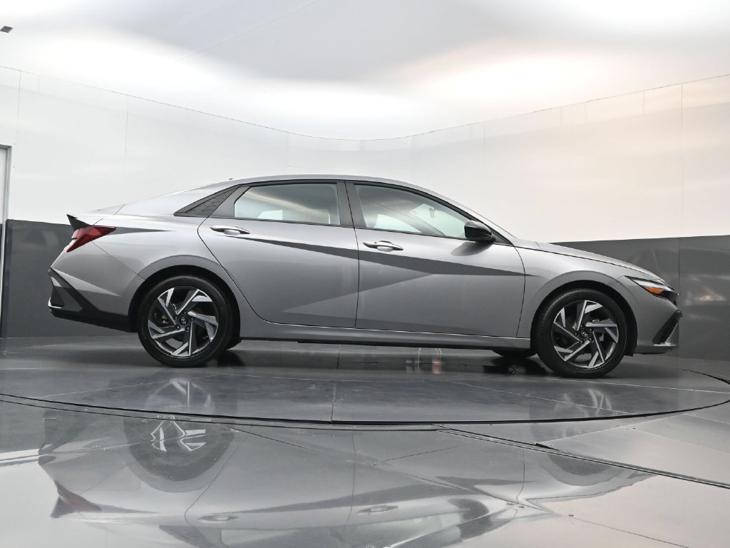 Used 2025 Hyundai Elantra Sport FWD image 23