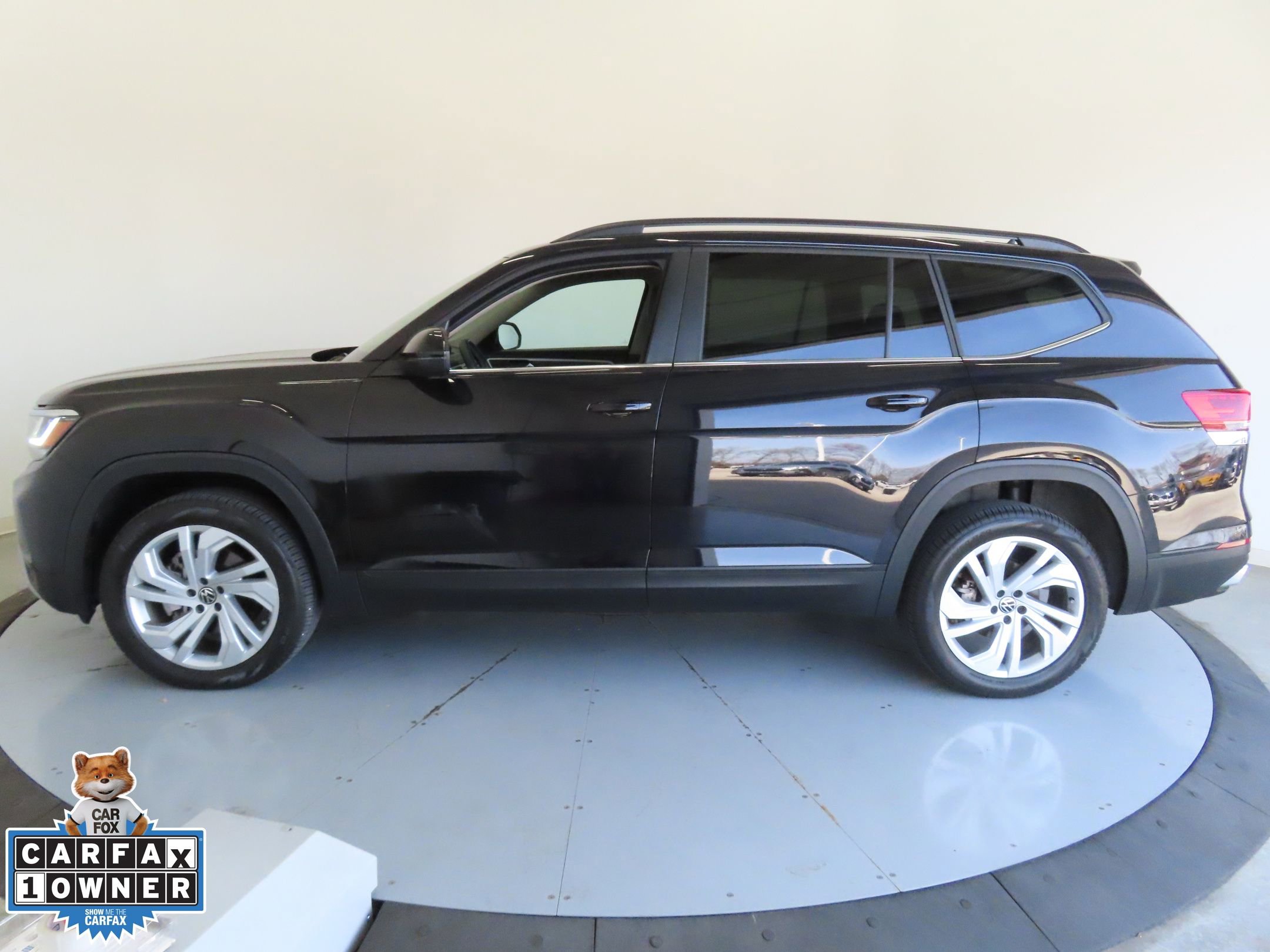 Used 2023 Volkswagen Atlas SE w/ Panoramic Sunroof Package image 8