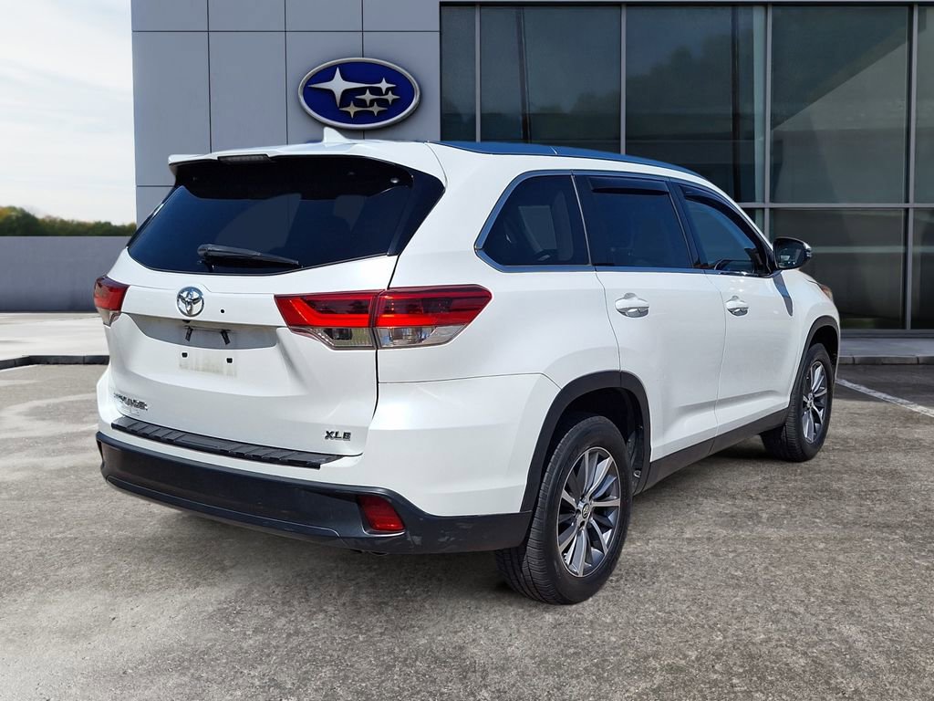 Used 2019 Toyota Highlander XLE FWD image 6