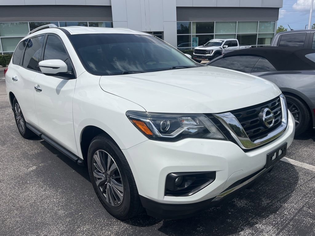 Used 2018 Nissan Pathfinder SV FWD image 2