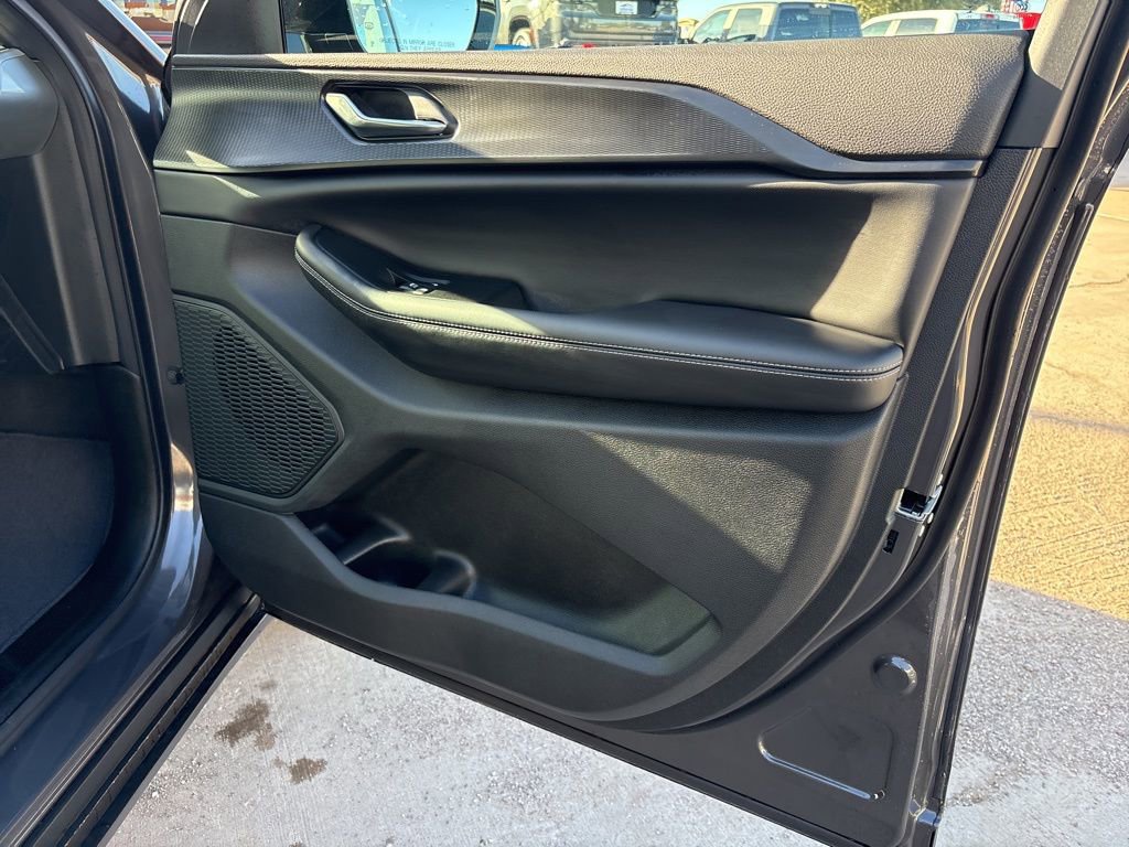 New 2025 Jeep Grand Cherokee L Altitude image 25