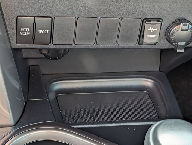 Used 2016 Toyota RAV4 XLE w/ Convenience Package FWD image 15