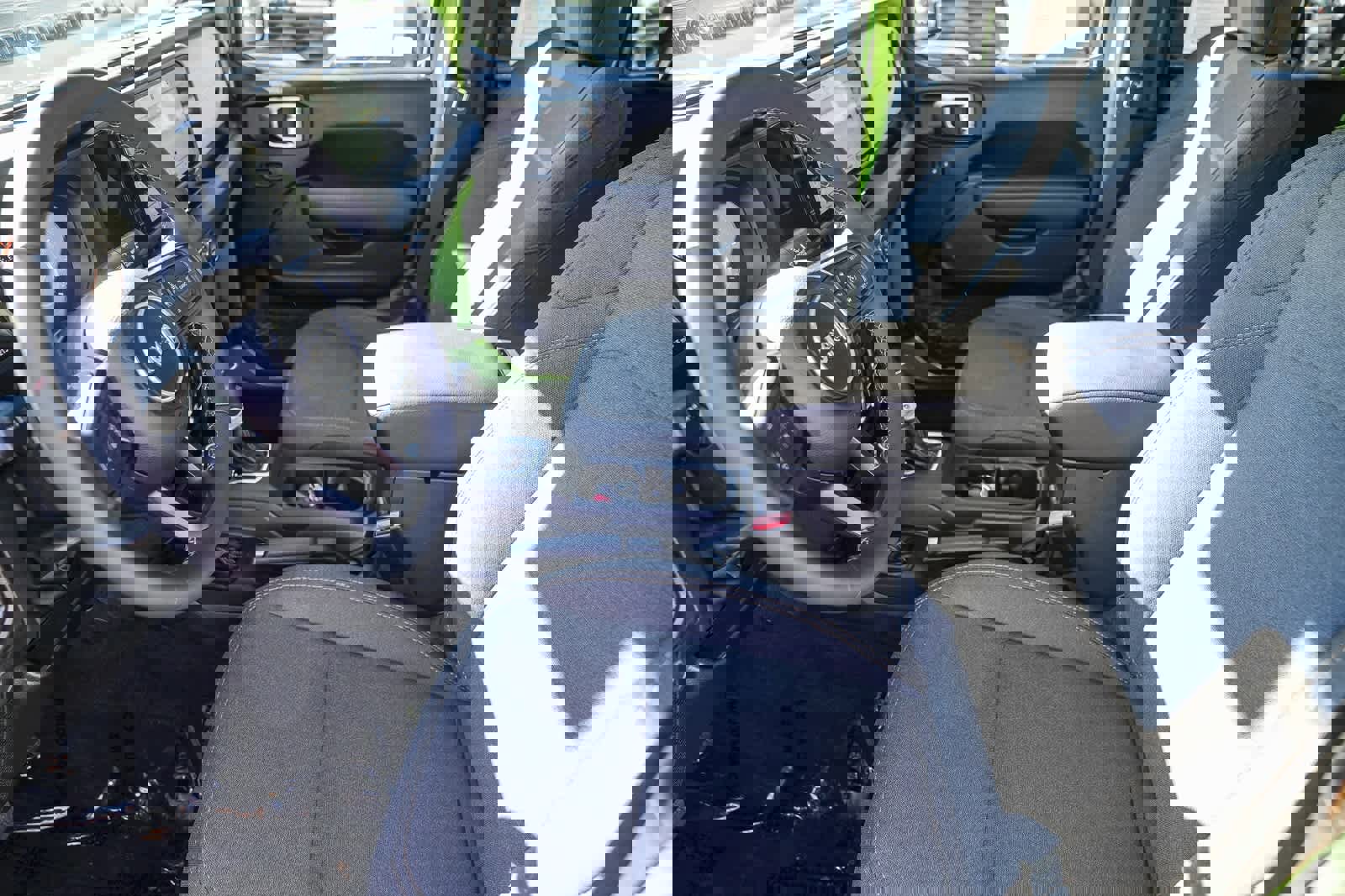 Used 2025 Jeep Gladiator Sport image 16