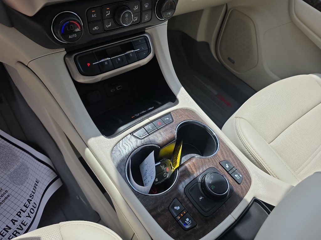 Used 2023 GMC Acadia Denali w/ Denali Technology Package FWD image 12