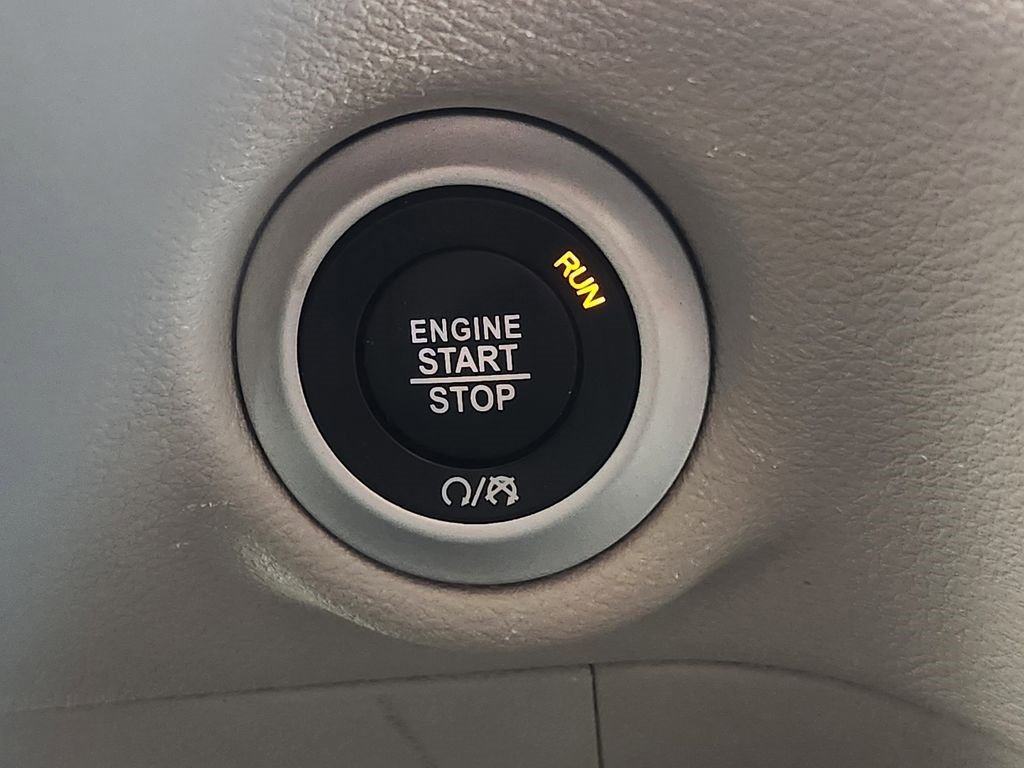 Used 2024 Chrysler Pacifica Touring-L image 22