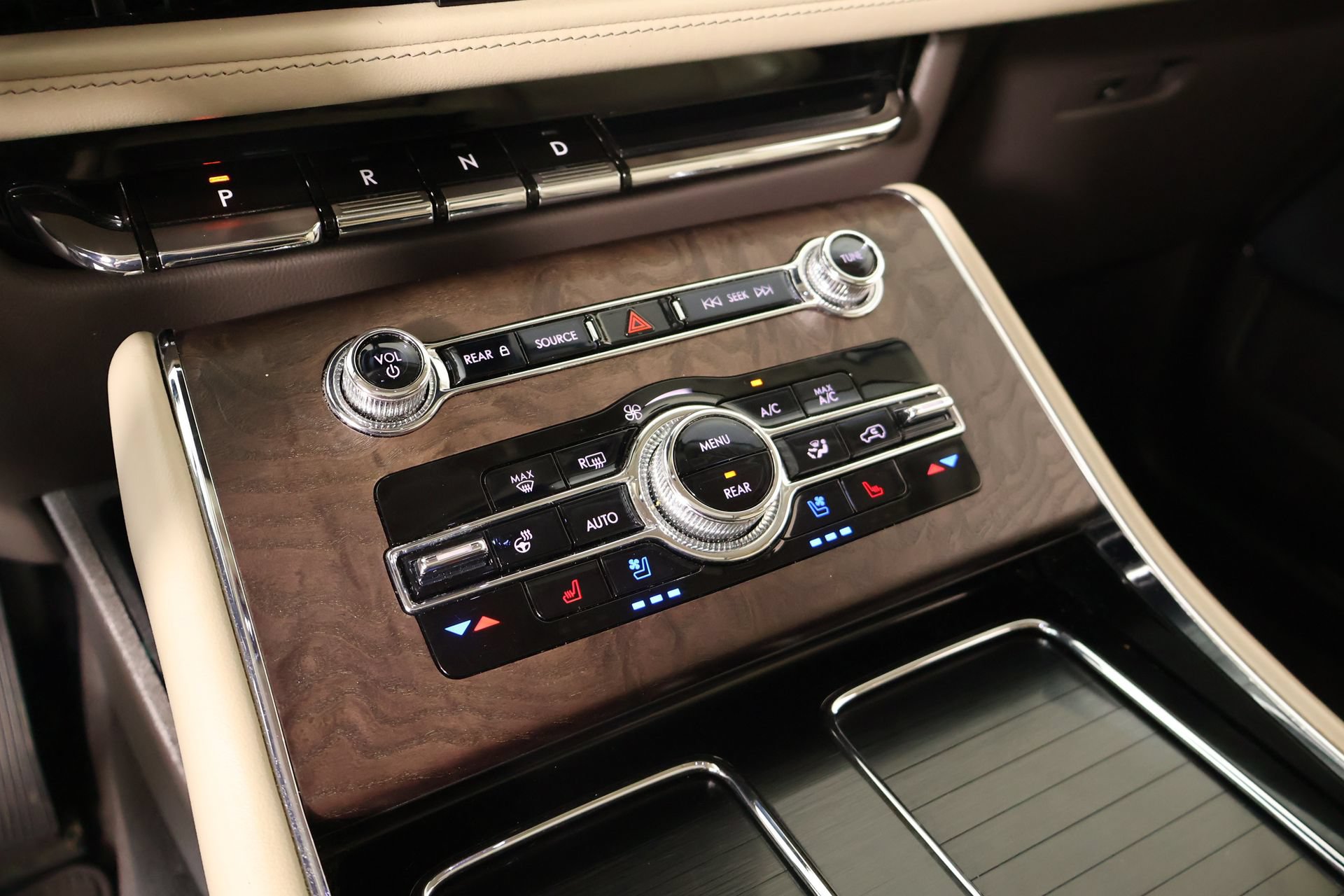 Used 2021 Lincoln Aviator Grand Touring w/ Elements Package Plus AWD/4WD image 8