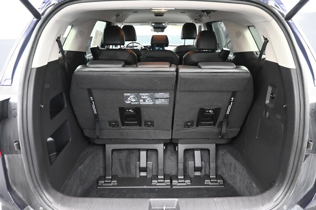 Used 2025 Kia Carnival EX FWD image 12