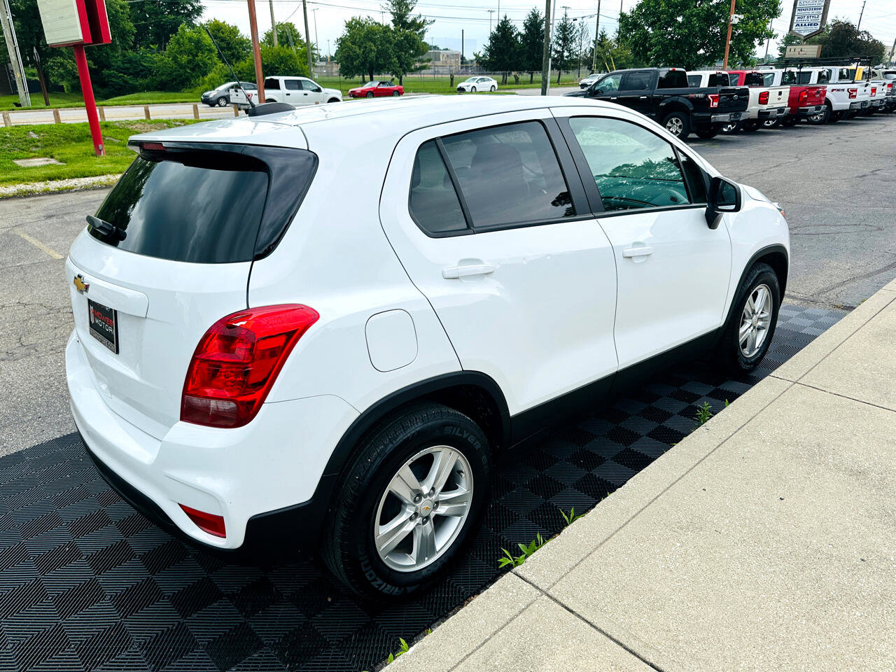 Used 2022 Chevrolet Trax LS w/ Tint and Cruise Package image 8