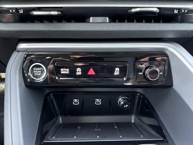Used 2025 Audi Q5 Premium w/ Convenience Package image 19