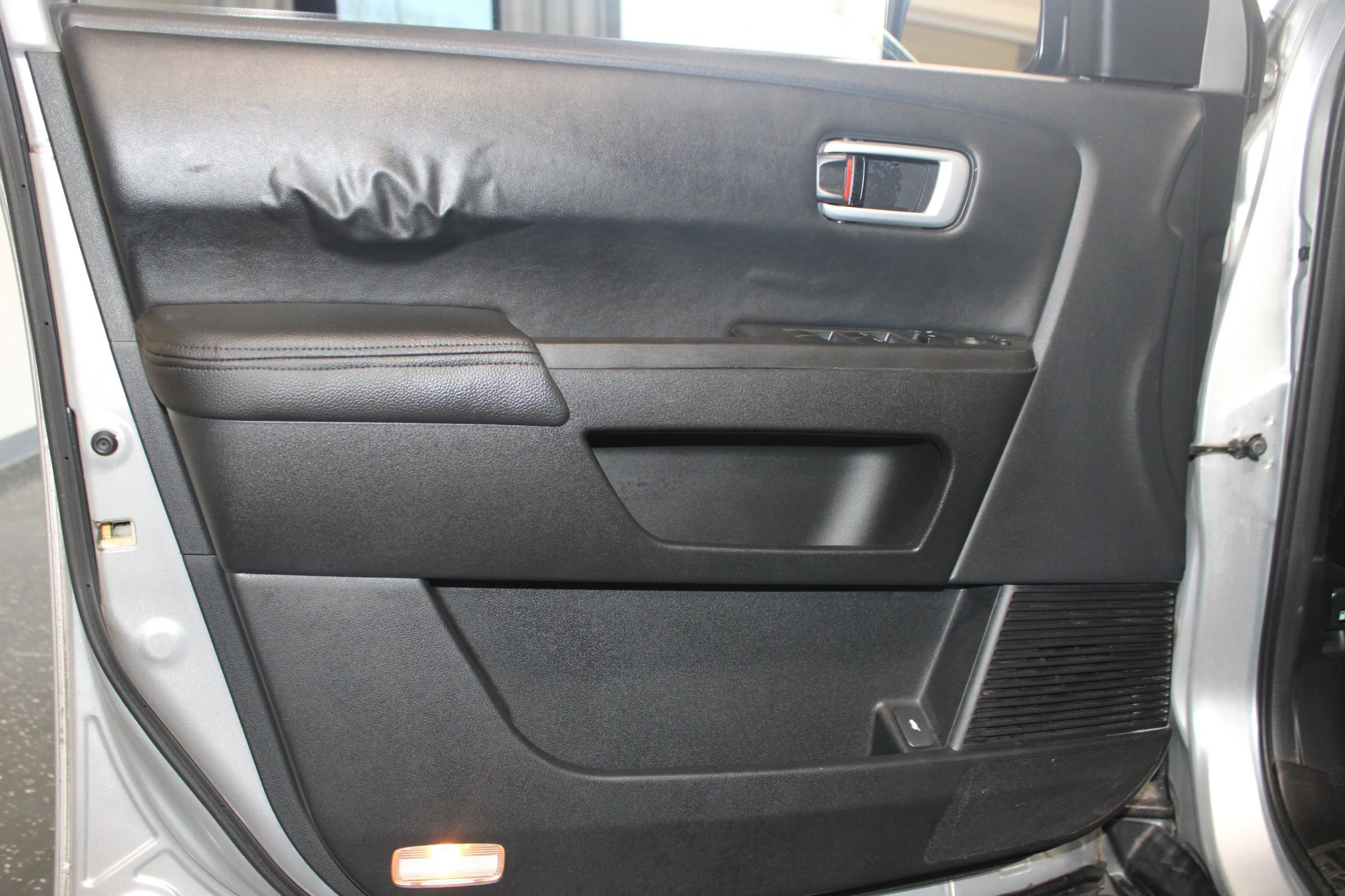Used 2010 Honda Pilot EX-L image 8