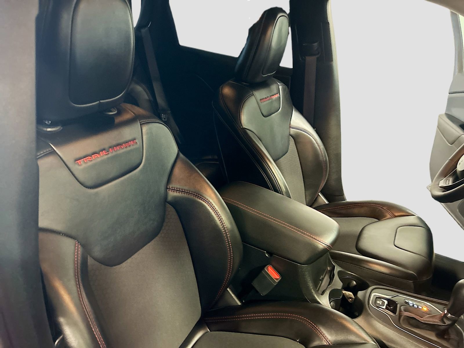 Used 2022 Jeep Cherokee Trailhawk w/ Comfort/Convenience Group image 28