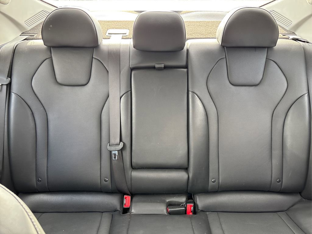 Certified 2023 Hyundai Elantra Limited w/ Preferred Accessory Package image 19