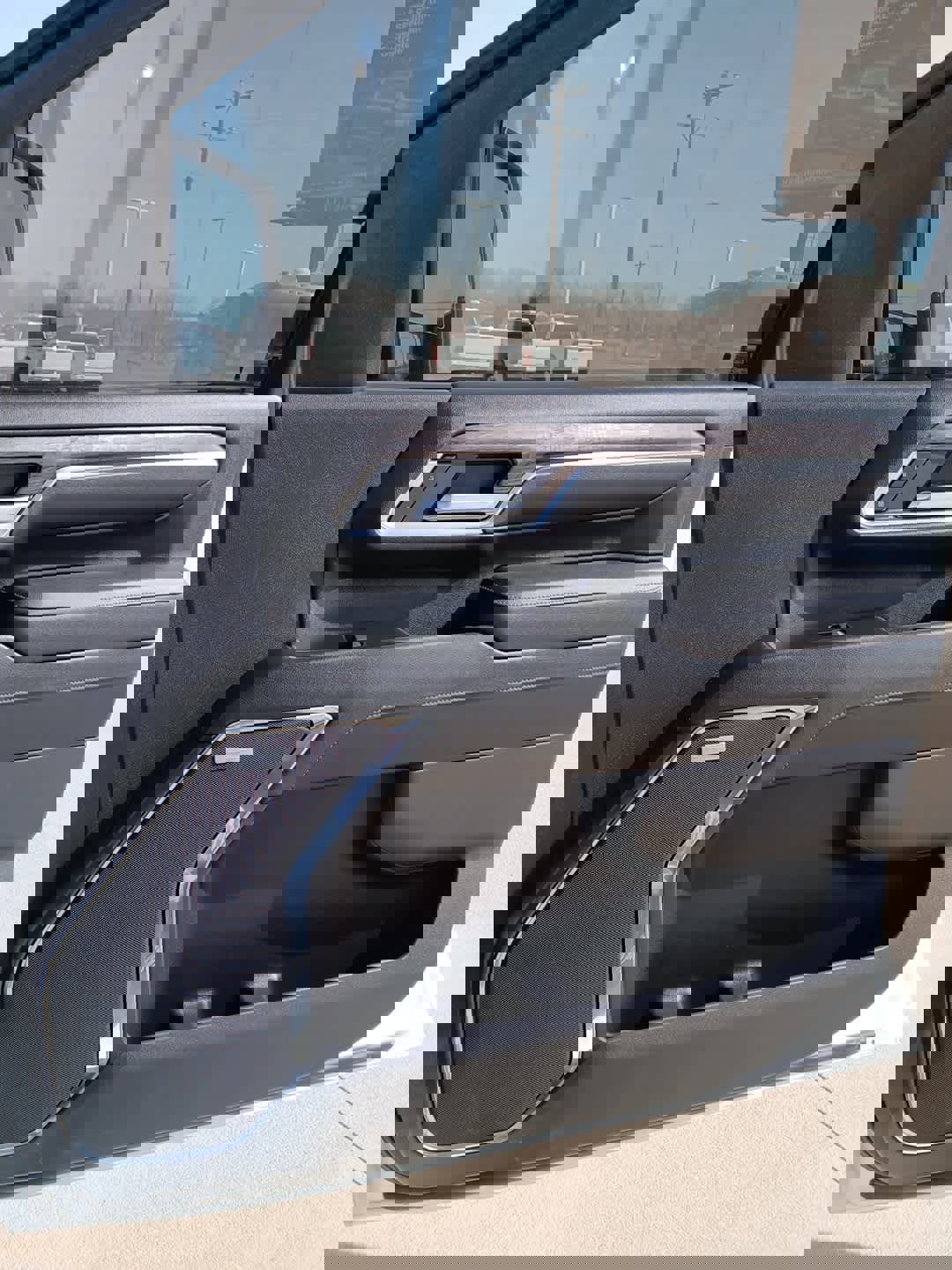 Used 2024 Chevrolet Silverado 2500 LTZ w/ LTZ Convenience Package image 32