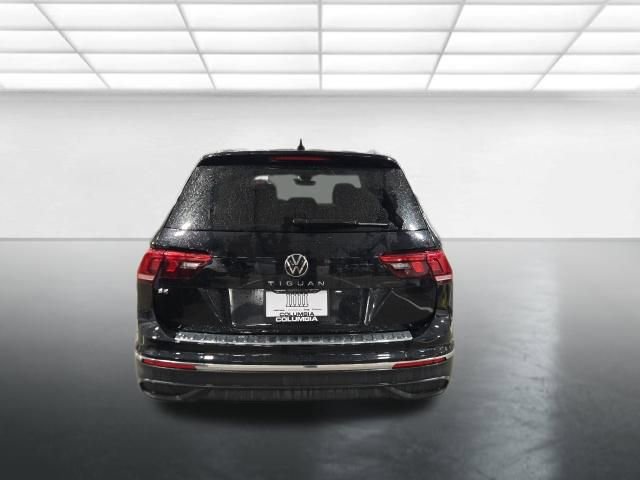 Used 2023 Volkswagen Tiguan SE w/ Panoramic Sunroof Package image 6