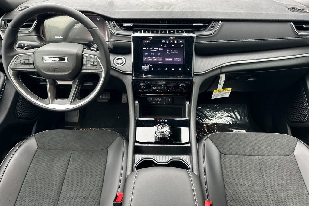 New 2025 Jeep Grand Cherokee Altitude image 13