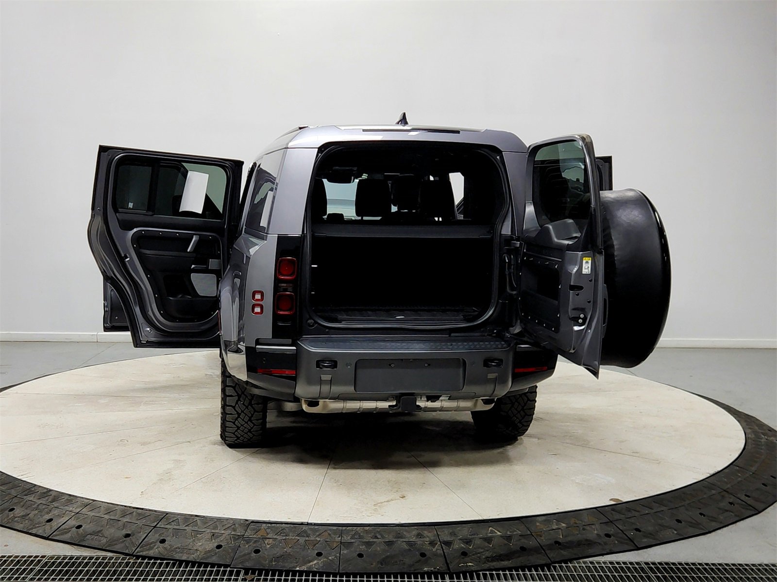 Used 2024 Land Rover Defender 130 Outbound image 14