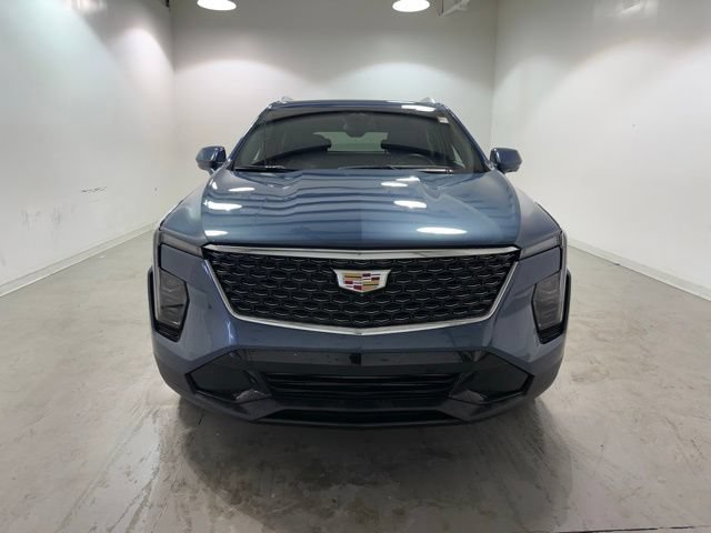 Used 2025 Cadillac XT4 Premium Luxury FWD image 2