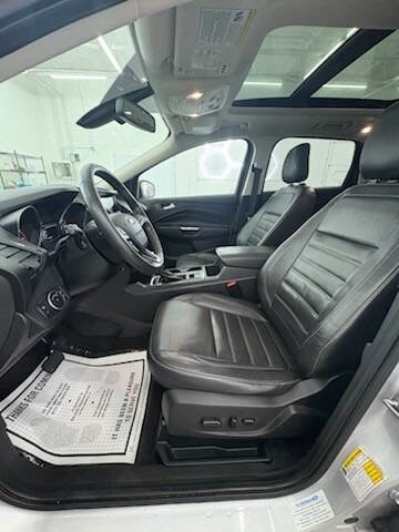 Used 2018 Ford Escape Titanium image 11