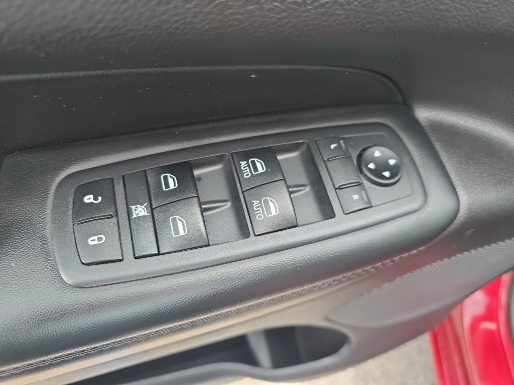 Used 2019 Jeep Grand Cherokee Altitude image 11