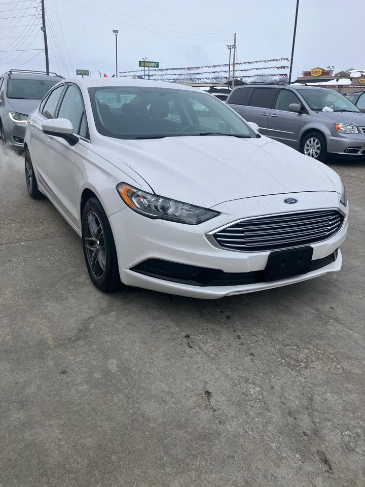 Used 2017 Ford Fusion SE w/ Fusion SE Technology Package image 6