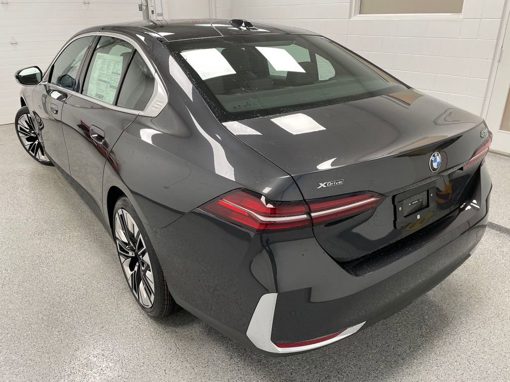 Used 2025 BMW 530i xDrive image 8