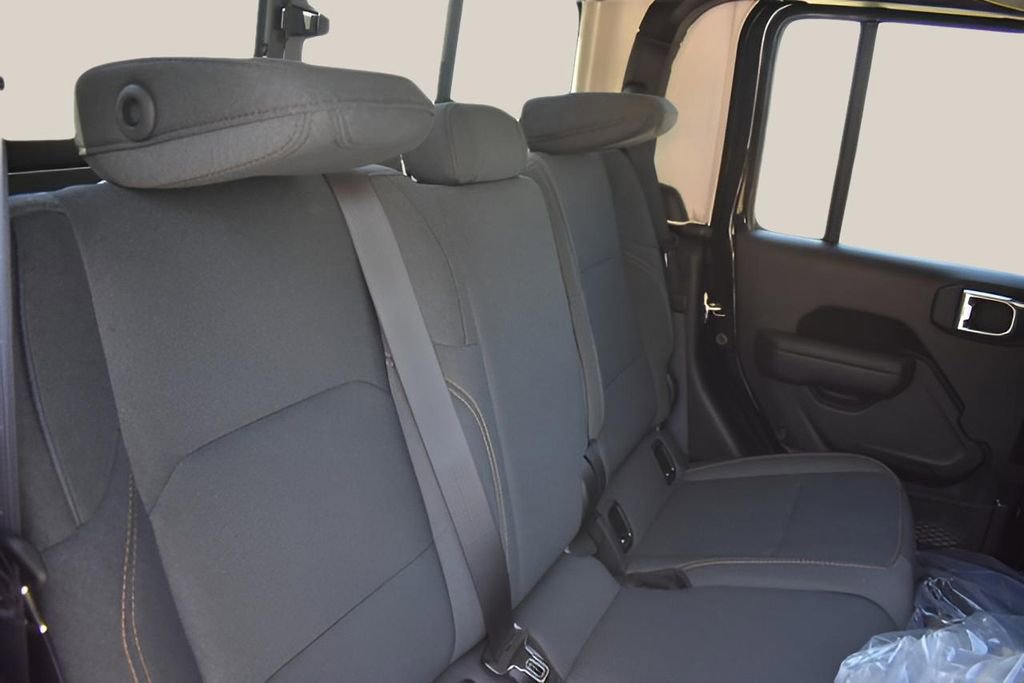 New 2025 Jeep Gladiator Sport image 16