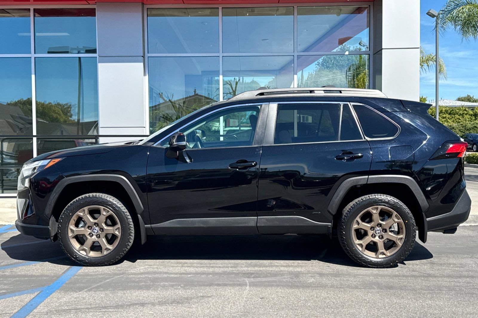 Certified 2023 Toyota RAV4 AWD Hybrid image 9